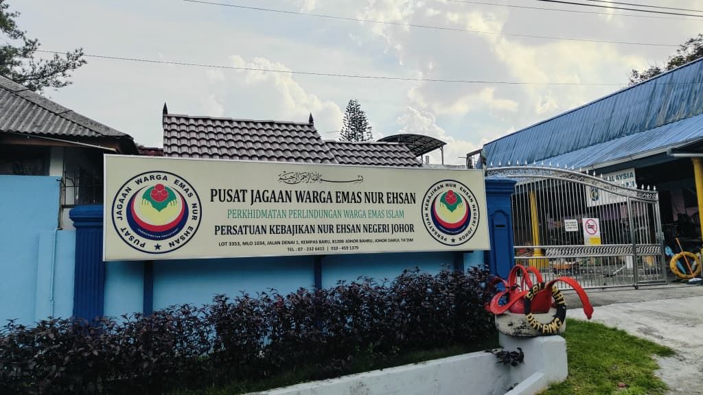 Papan tanda Pusat Jagaan Warga Emas Nur Ehsan di Denai 1, Kempas Baru