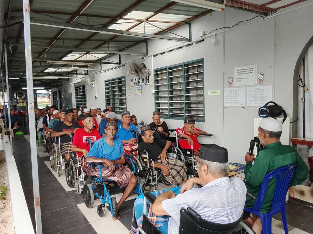 Majlis di dewan pusat
