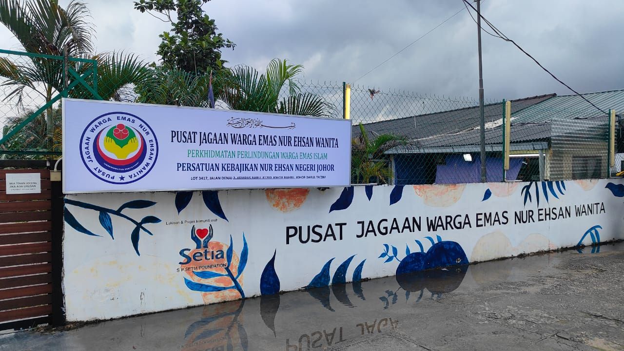 Papan tanda Pusat Jagaan Warga Emas Nur Ehsan Wanita di Denai 2, Kempas Baru